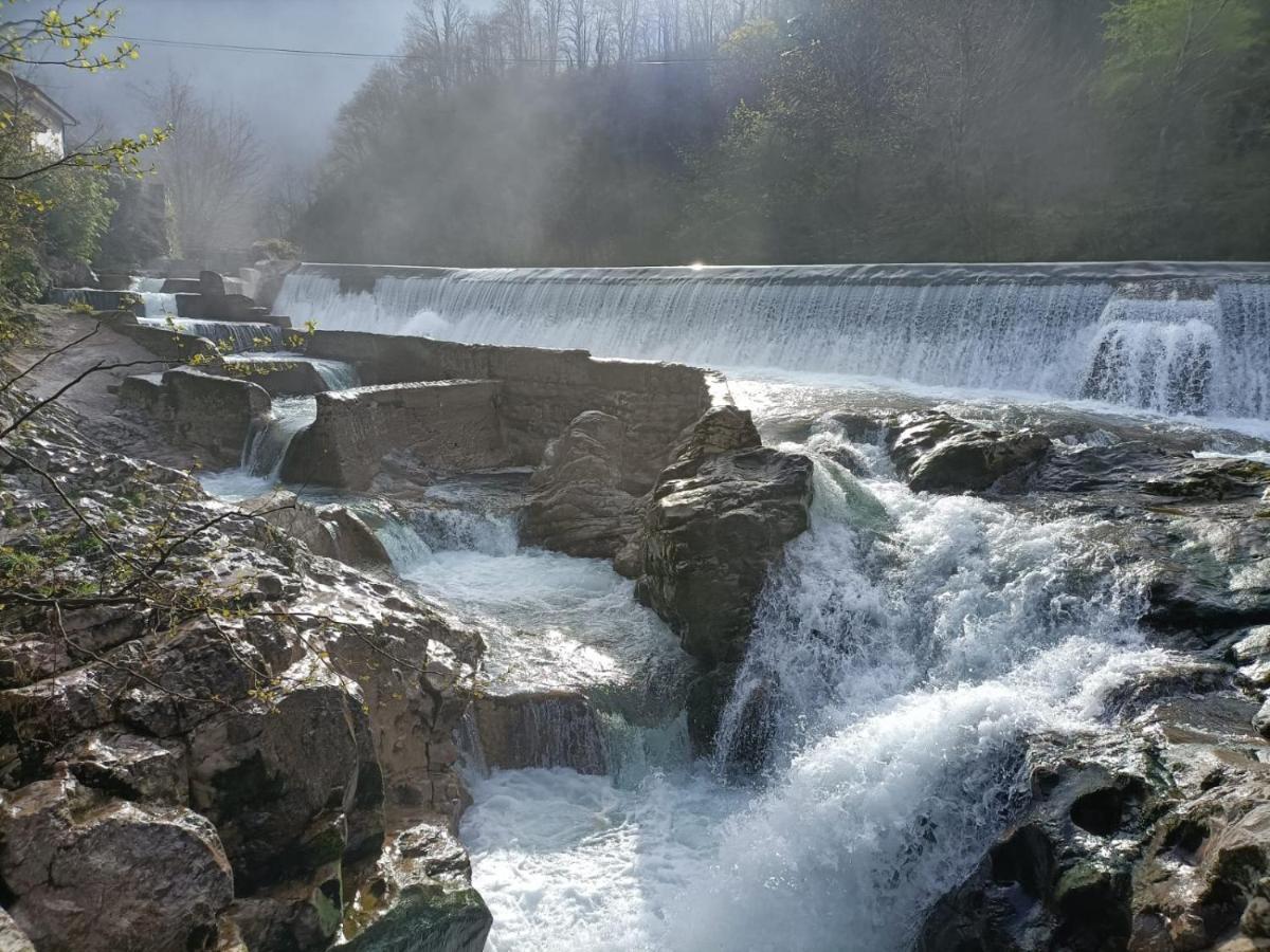 La Salmonera Cangas De Onis Caño المظهر الخارجي الصورة