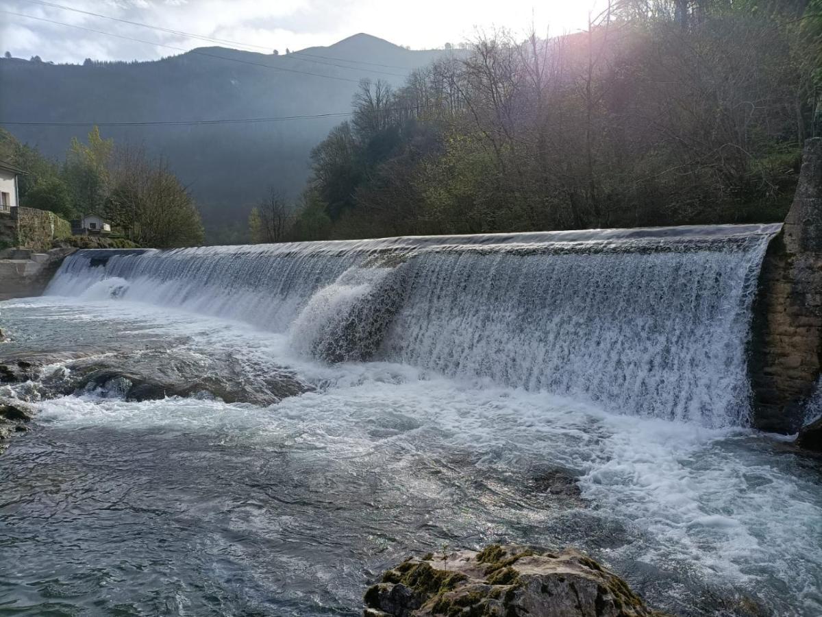 La Salmonera Cangas De Onis Caño المظهر الخارجي الصورة