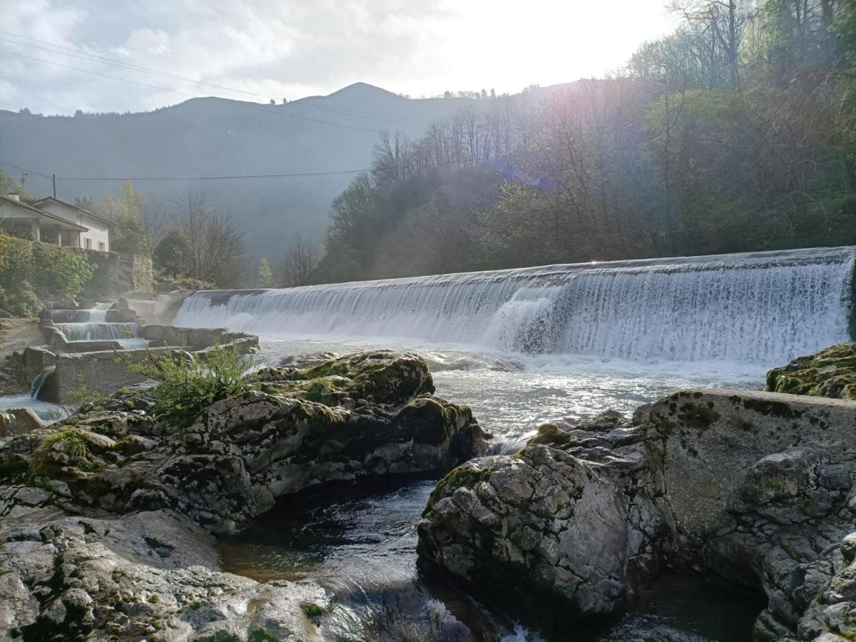 La Salmonera Cangas De Onis Caño المظهر الخارجي الصورة