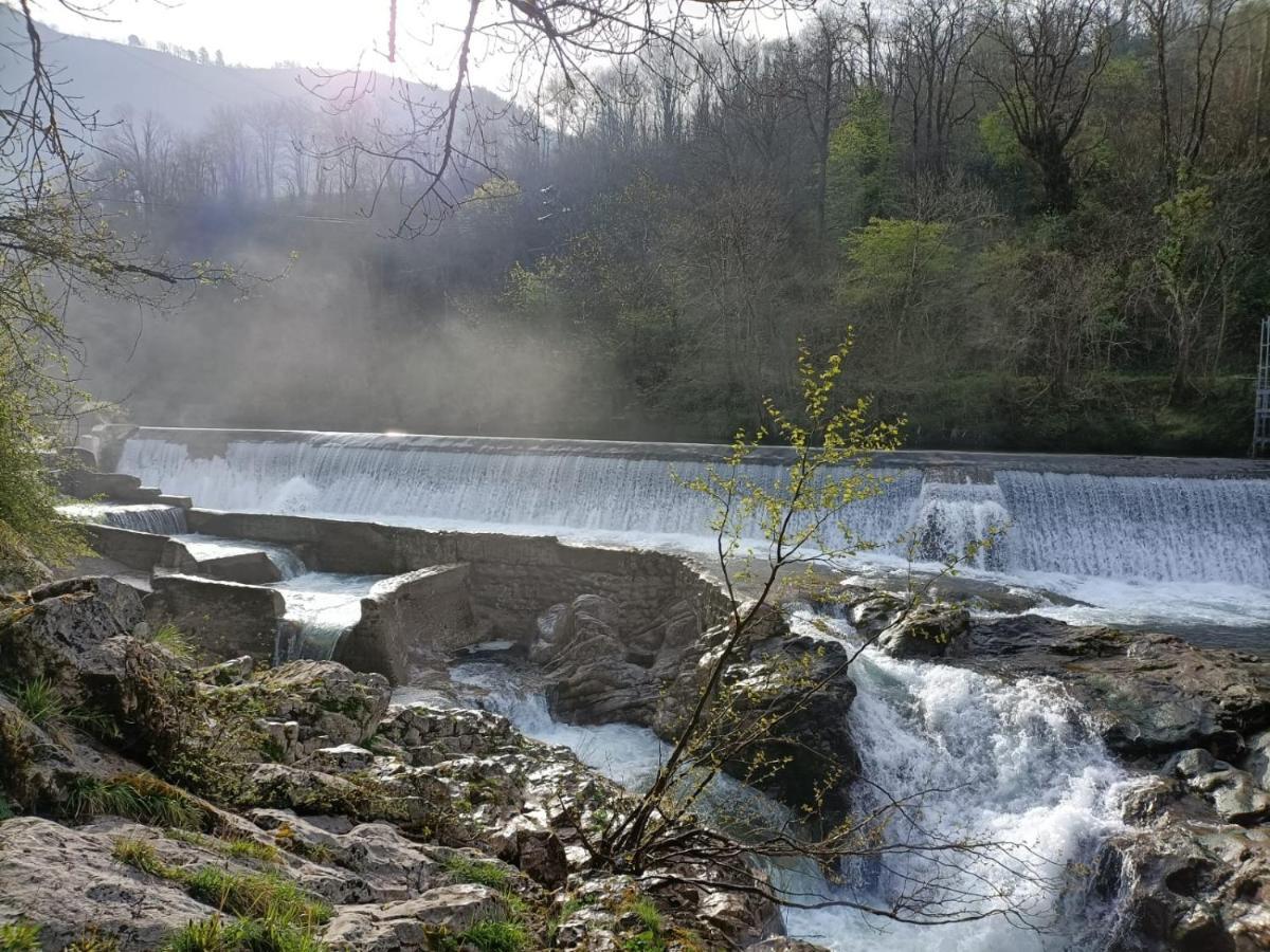 La Salmonera Cangas De Onis Caño المظهر الخارجي الصورة