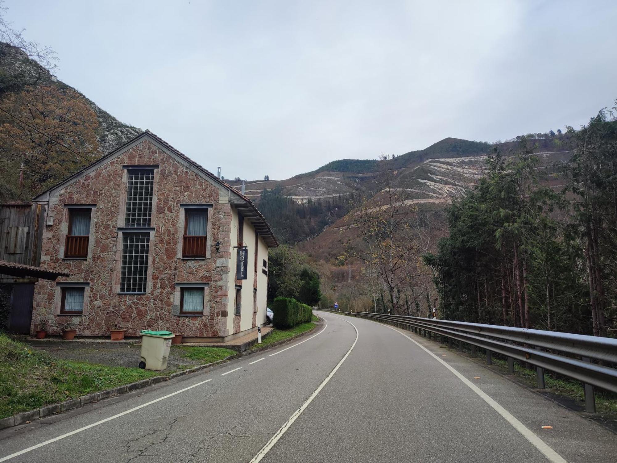 La Salmonera Cangas De Onis Caño المظهر الخارجي الصورة