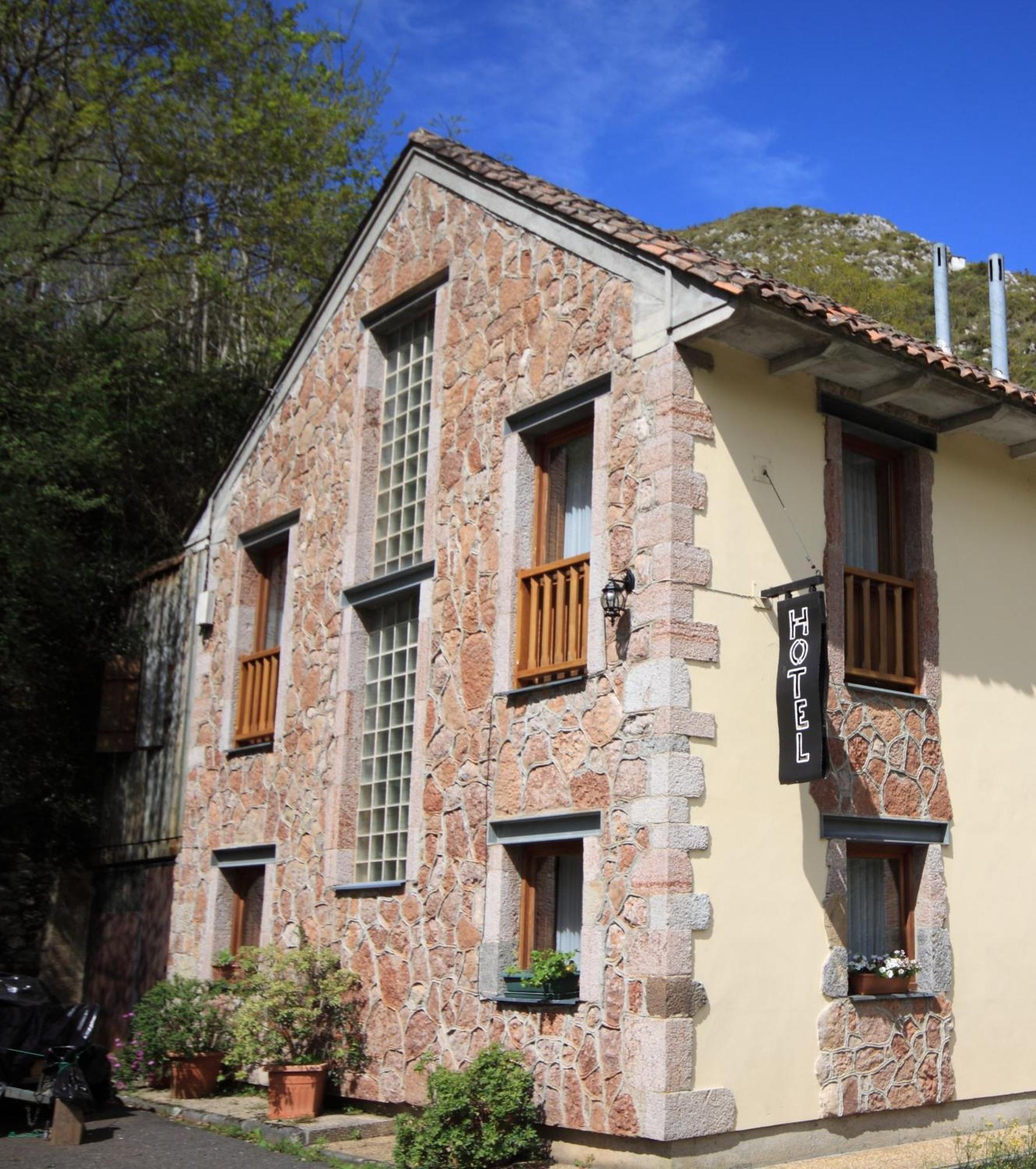 La Salmonera Cangas De Onis Caño المظهر الخارجي الصورة