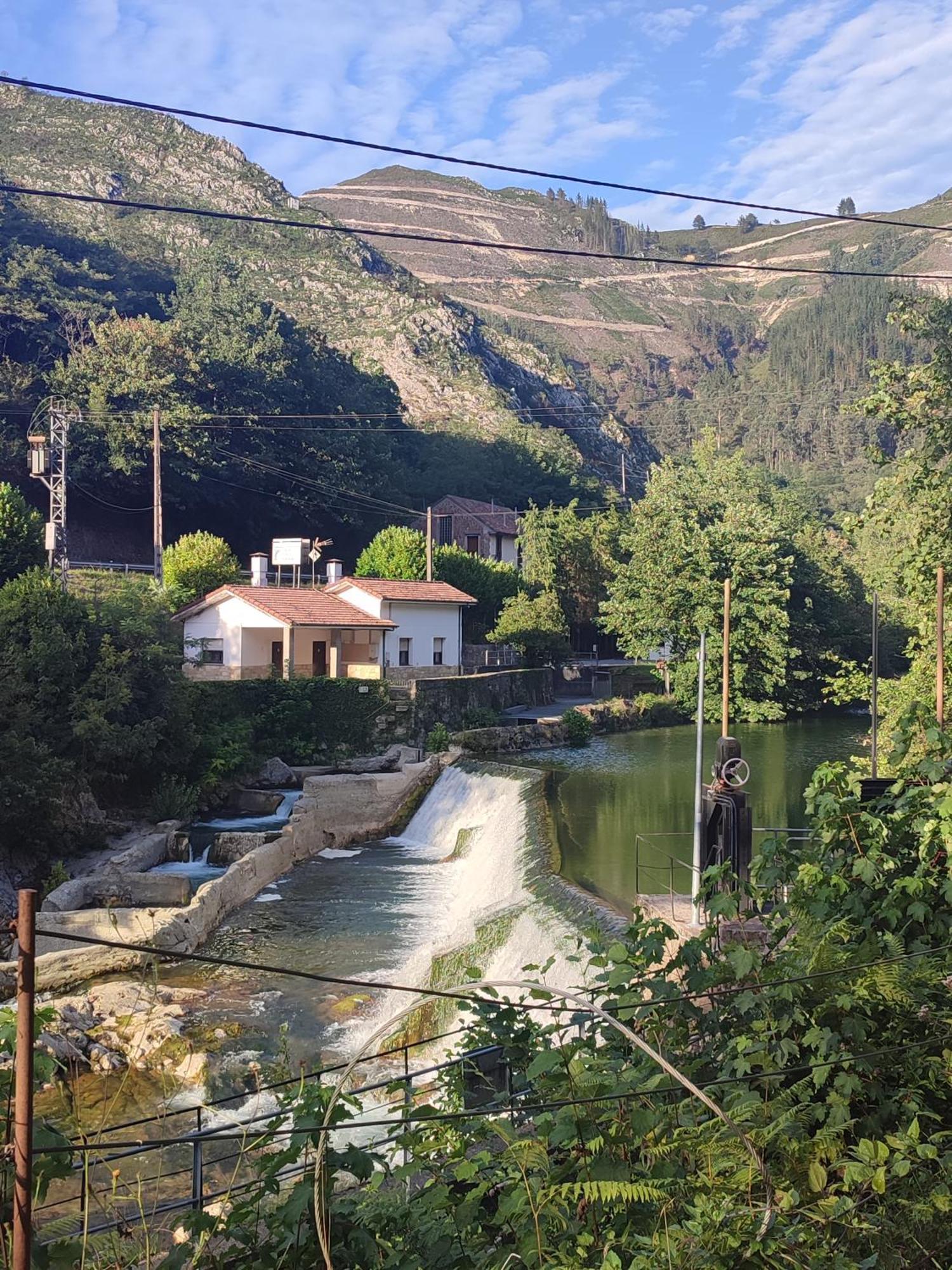 La Salmonera Cangas De Onis Caño الغرفة الصورة